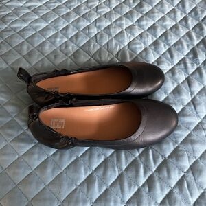 Black ballet flats